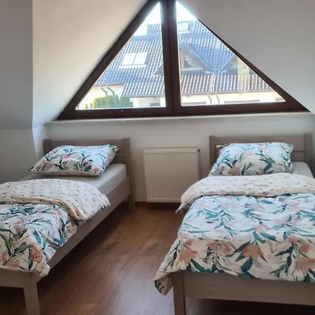 Dom Pod Wroclawiem16 アパート Domasław